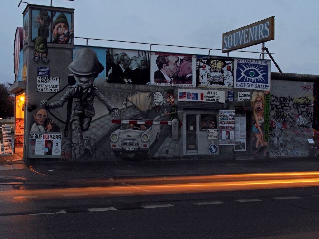 Entdecke Berlin mit deiner Kamera, komm mit uns zu Orten, wo Du sonst nicht hingehen würdest.